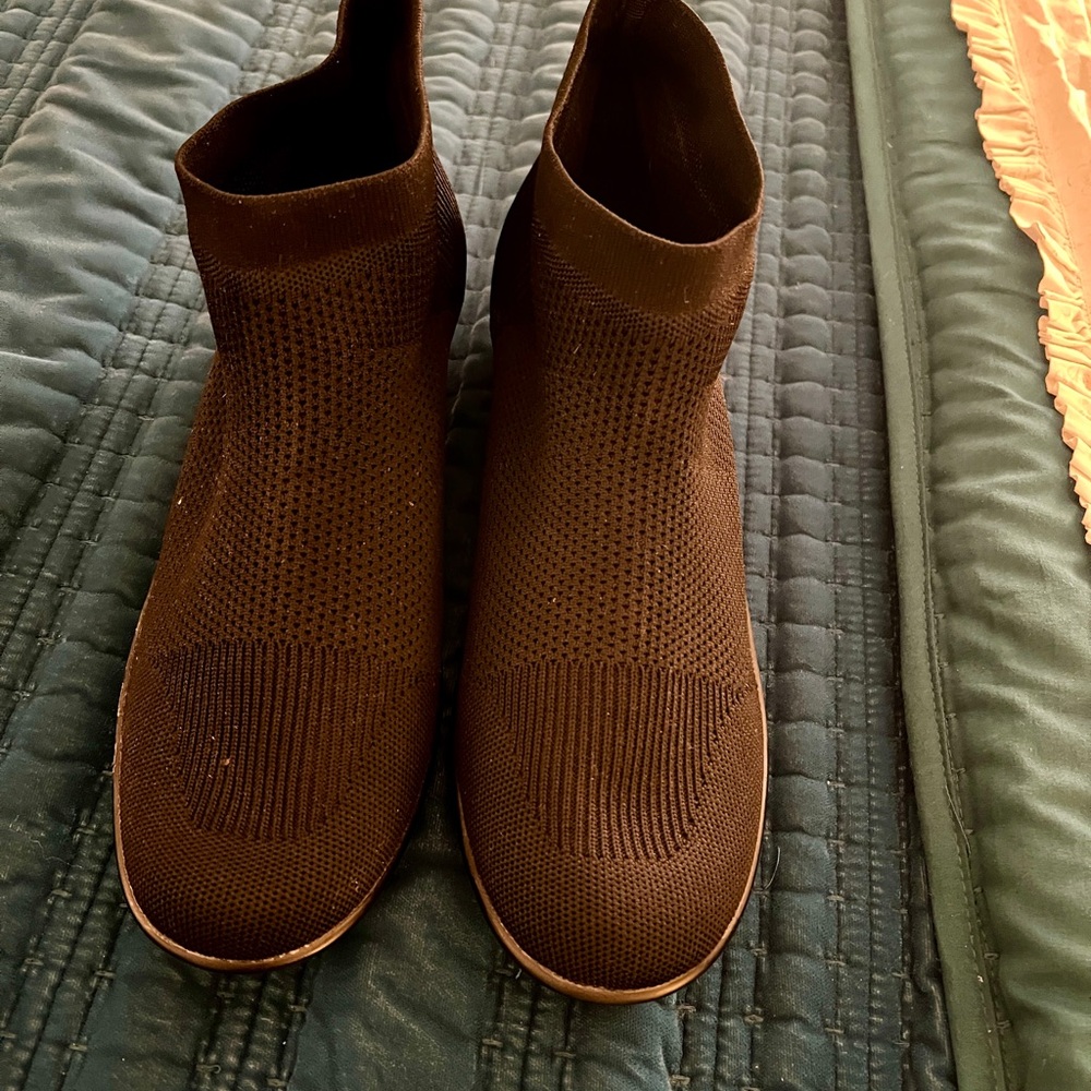 NWOB bernie mev. Camryn wedge stretch bootie! - Picture 14 of 14